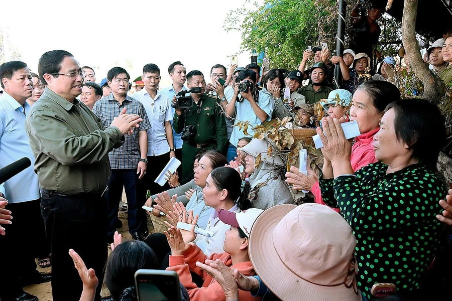 Chính phủ chỉ đạo khắc phục hậu quả bão lũ và tái định cư