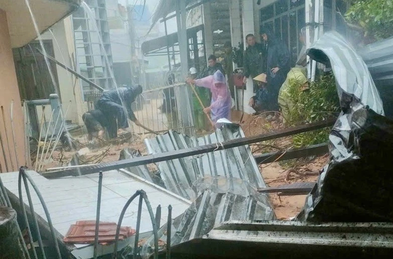 Sạt lở núi ở Gia Lai làm sập nhà dân, một phụ nữ tử vong