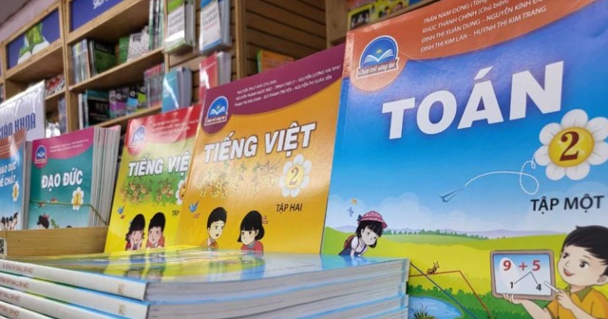 Giao Chính phủ quy định lộ trình miễn phí sách giáo khoa