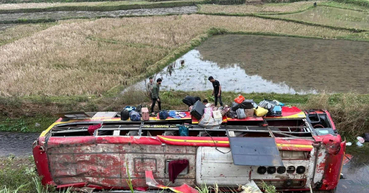 Tai nạn xe khách tuyến Sơn La - Quảng Ninh làm 11 người bị thương