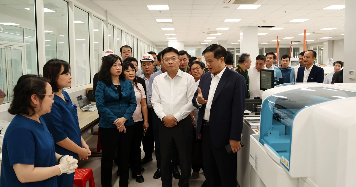 Phó Thủ tướng kiểm tra đôn đốc tiến độ Cơ sở 2 Bệnh viện Bạch Mai