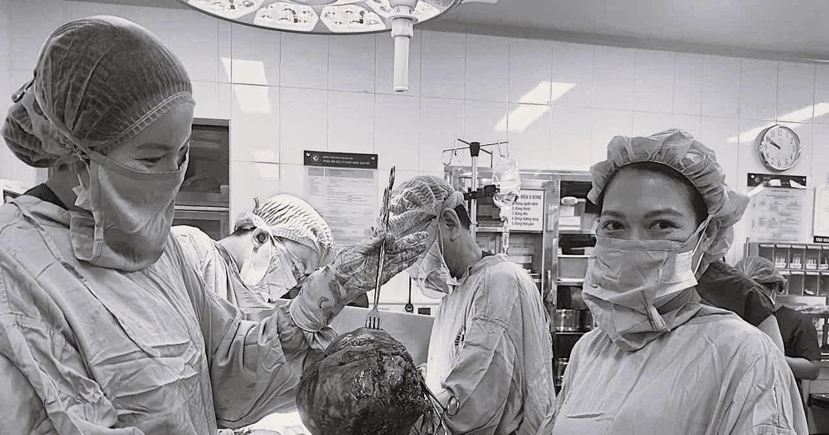 Căng tức, nặng bụng, cô gái trẻ không ngờ u xơ tử cung kích thước khủng