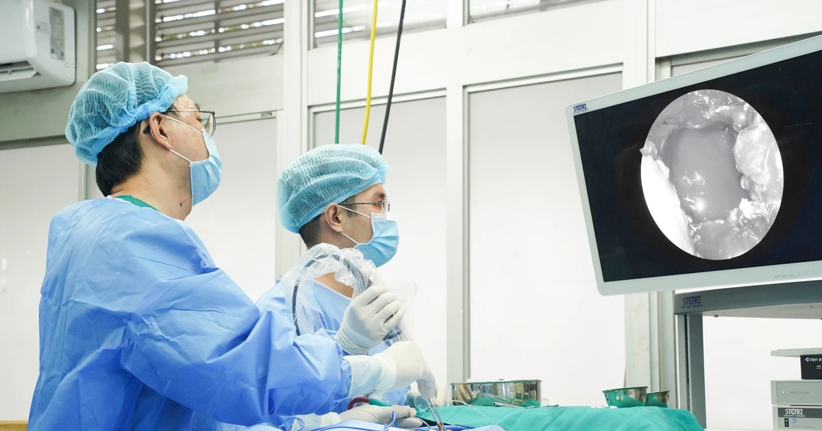 Lần đầu tiên Việt Nam nội soi thần kinh 4K-ICG cắt u tuyến yên khổng lồ
