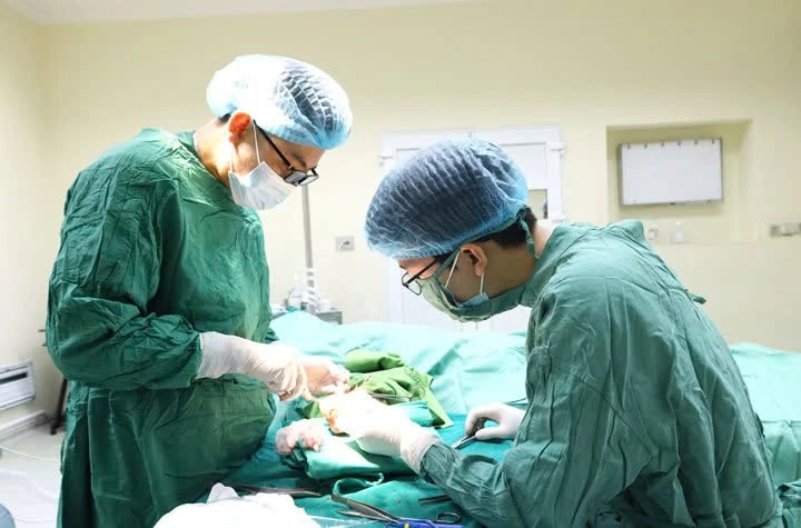 Xử lý thành công ca đứt rời ngón tay do máy xay thịt