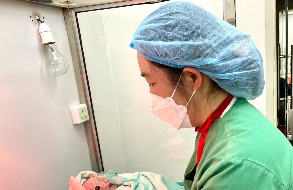 Hồi hộp, khó thở sản phụ thai 33 tuần nguy kịch