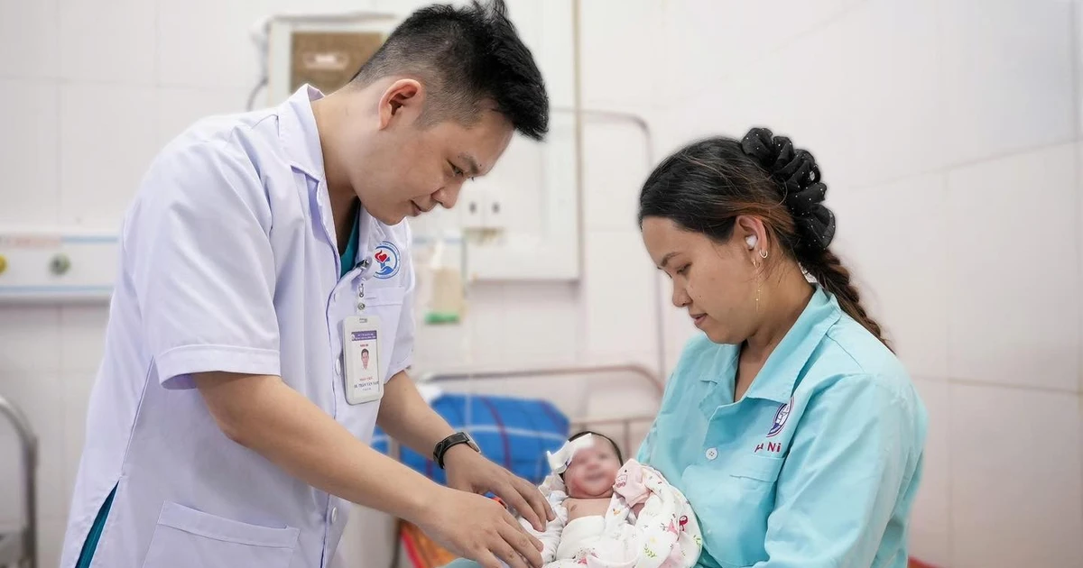 14 ngày cứu bé suy dinh dưỡng bào thai, tắc tá tràng