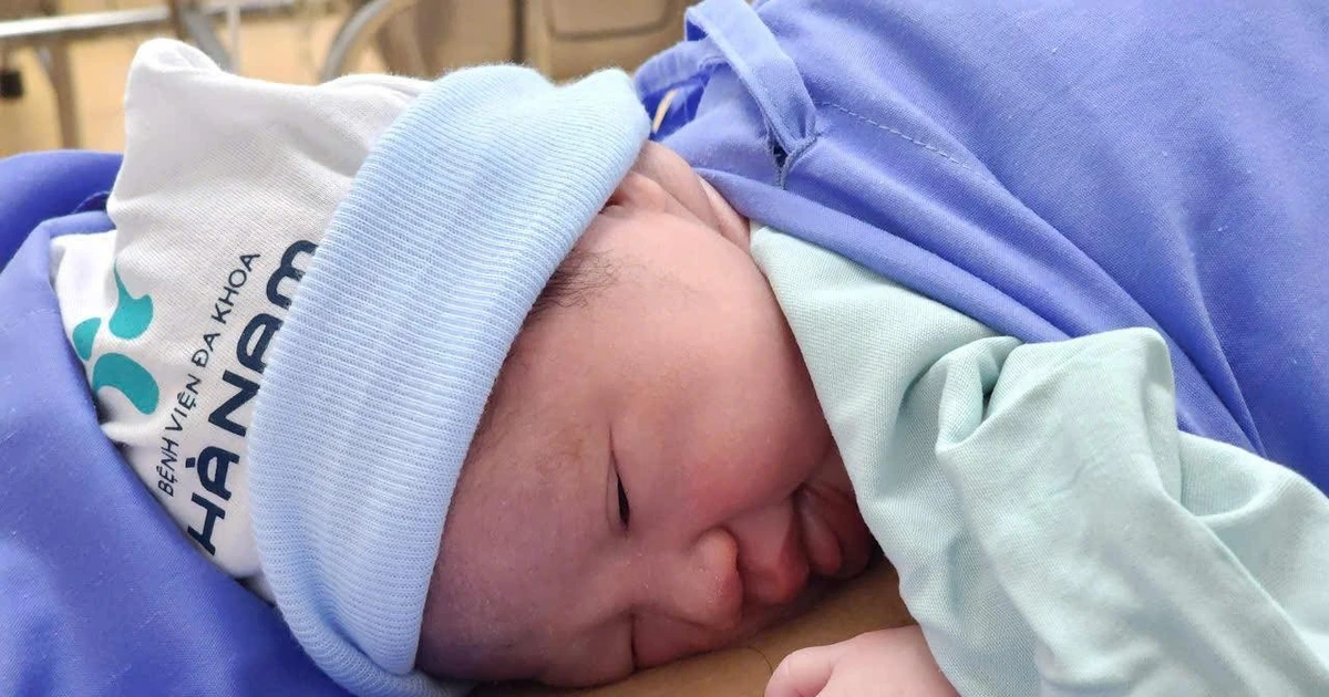 Thai phụ 39 tuổi phình mạch máu não, cả mẹ và con ngàn cân treo sợi tóc