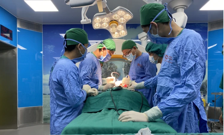 Chỉnh vẹo cột sống cho thiếu nữ 20 tuổi tự tin trở lại trong cuộc sống