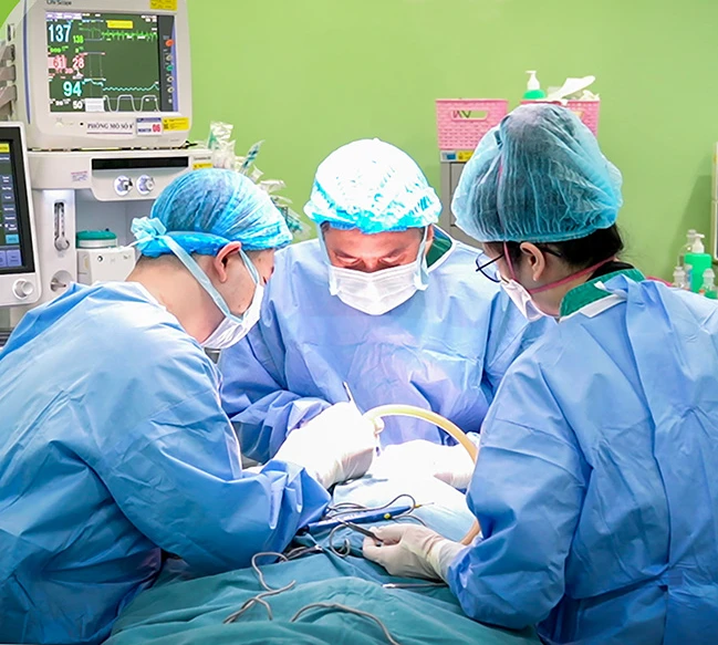 2 ngày u bạch huyết tăng gấp 3 lần khiến bé gái 2 tuổi nguy kịch