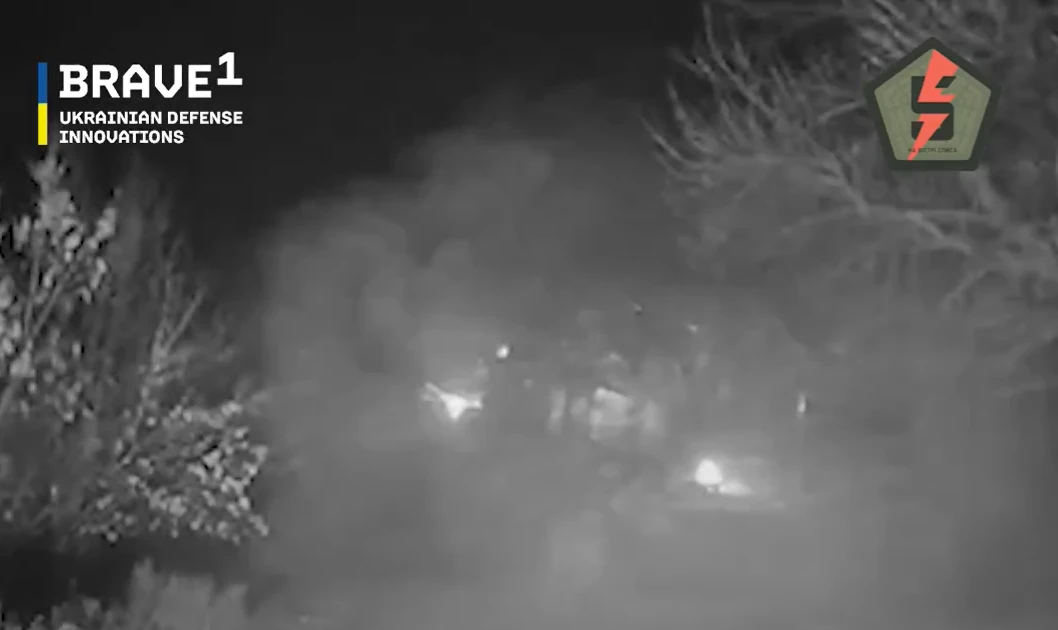 Ukraine lần đầu tiên hạ được xe bọc thép Nga bằng xe robot mặt đất