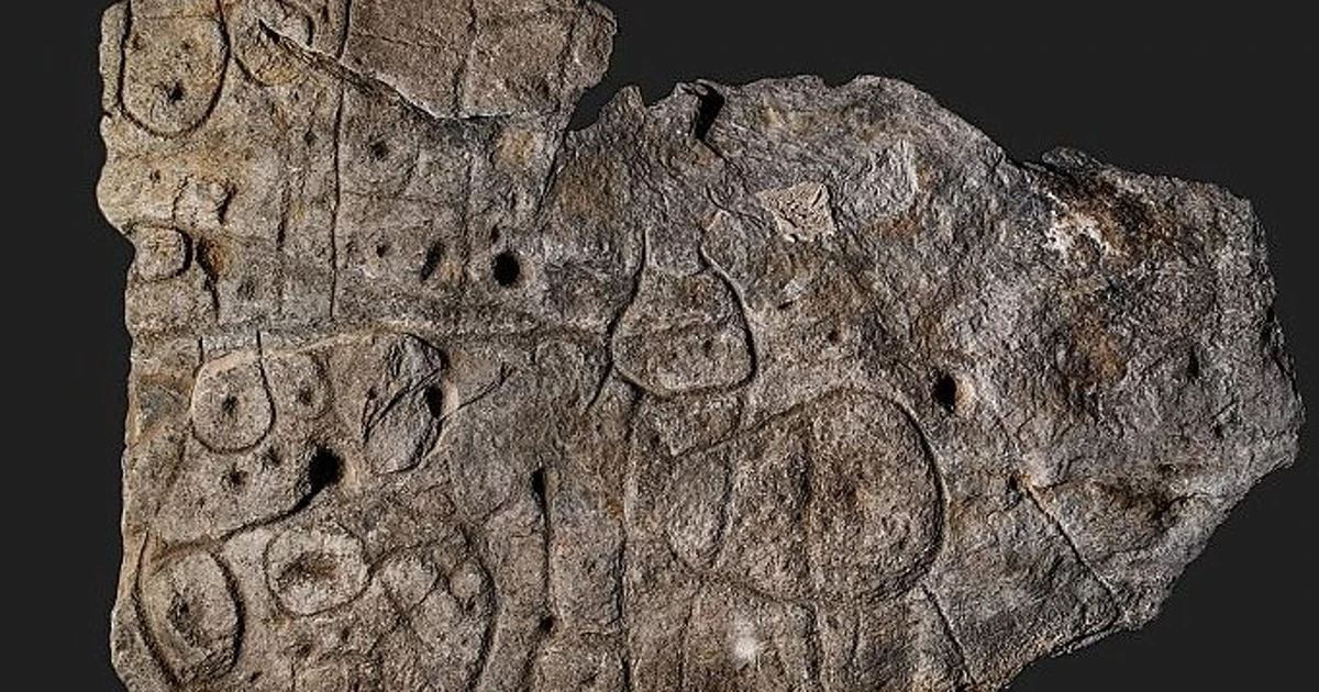 Bí ẩn tảng đá khắc bản đồ 3D 4.000 tuổi nằm sâu trong mộ cổ