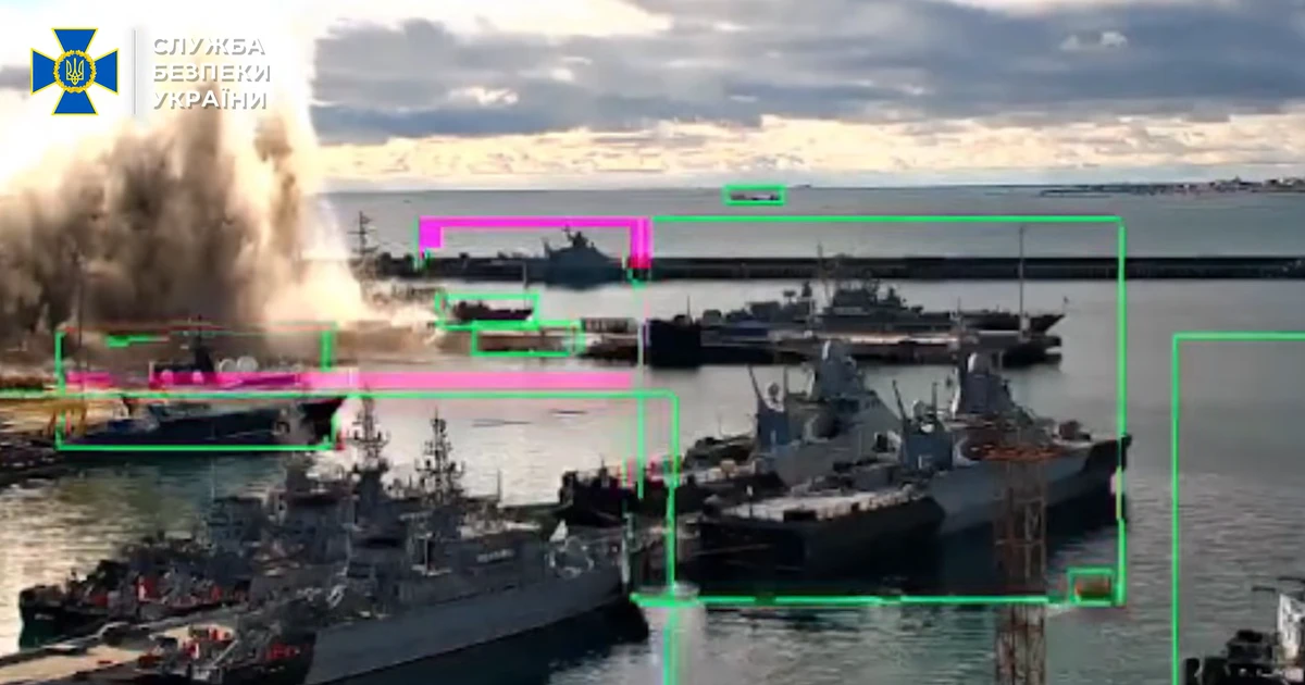 Tàu ngầm Nga lần đầu tiên bị Ukraine tập kích bằng USV dưới nước