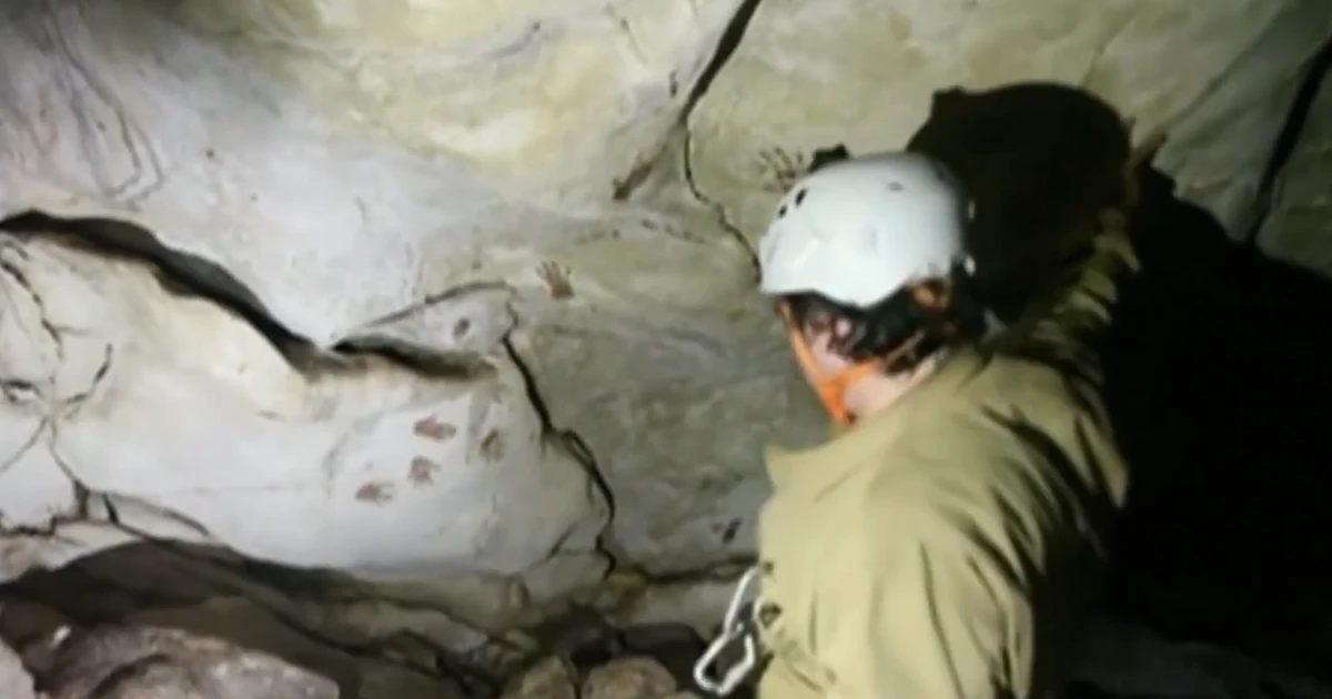 Phát hiện hàng loạt dấu tay cổ của người Maya trong hang động Mexico