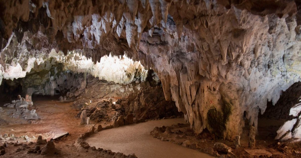 Phát hiện mới tại hang động Pertosa-Auletta: đục cổ đại từ thời kỳ Đồng