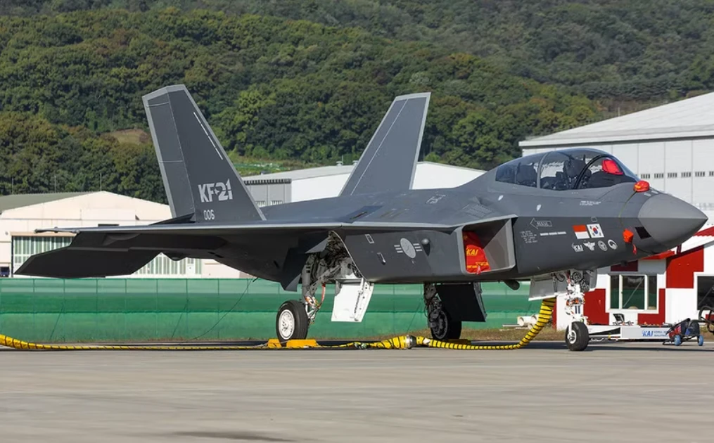 Hàn Quốc nghiên cứu chế tạo tên lửa không đối không mới cho máy bay KF-21