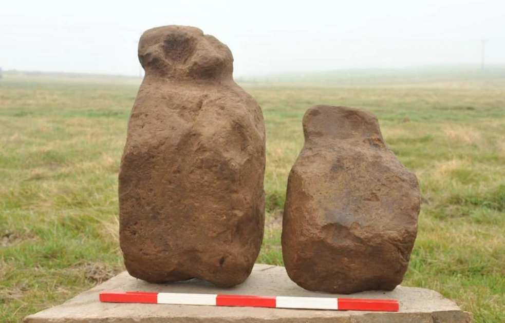 Phát hiện 9 viên đá hình người từ thời kỳ đồ đá mới