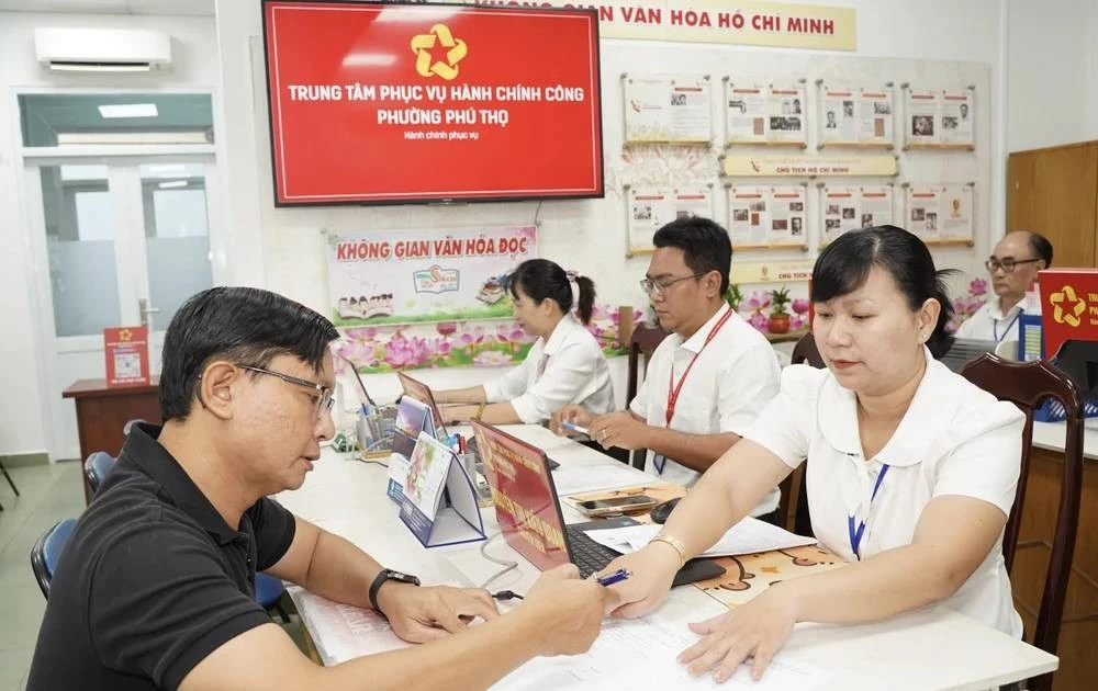 Không bắt buộc nộp giấy tờ đã có trong VNeID