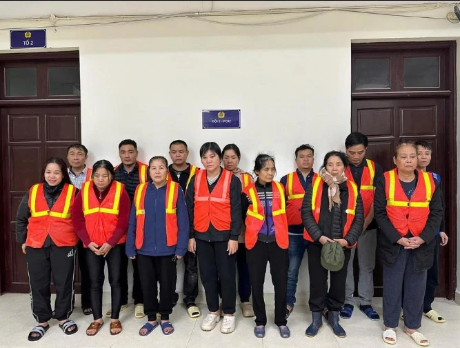 Bắt giữ ổ nhóm đánh bạc trên sông Hồng, thu giữ gần 100 triệu đồng