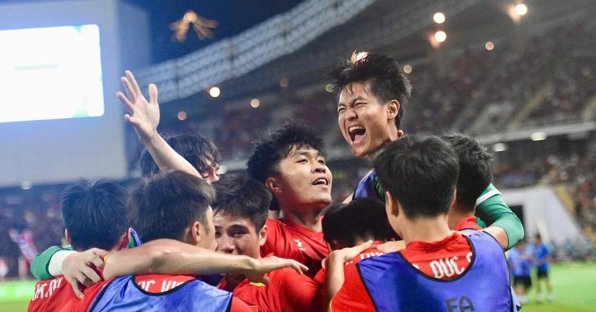 Thủ tướng gửi thư chúc mừng U22 Việt Nam và tuyển nữ Futsal quốc gia