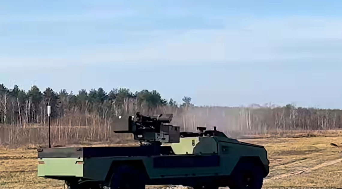 Xe robot mặt đất không người lái Ukraine trang bị vũ khí laser