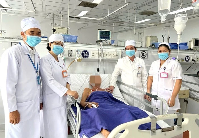 Cứu sống bệnh nhân bị hóc nửa quả nho xanh nguy hiểm tại Cần Thơ