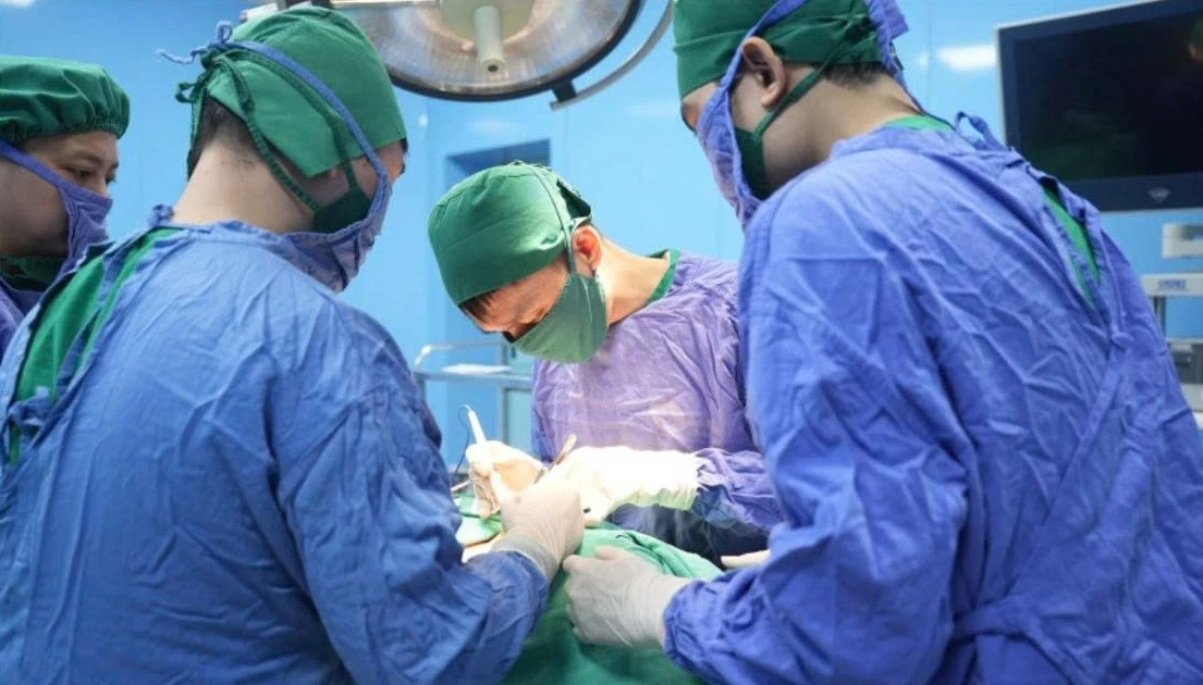 Phẫu thuật thành công u tuyến giáp lớn xâm lấn gây nguy hiểm tính mạng