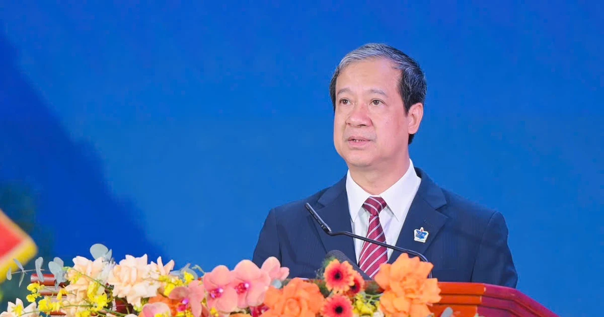 Bộ trưởng Kim Sơn nhắn gửi nhà giáo, hãy xứng đáng với nghề cao quý