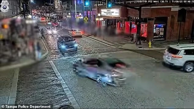 Lao xe vào quán bar ở Mỹ, 15 người thương vong