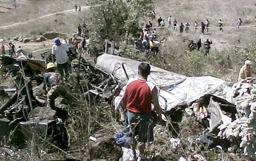 Lật xe buýt du lịch ở Mexico, hàng chục người thương vong