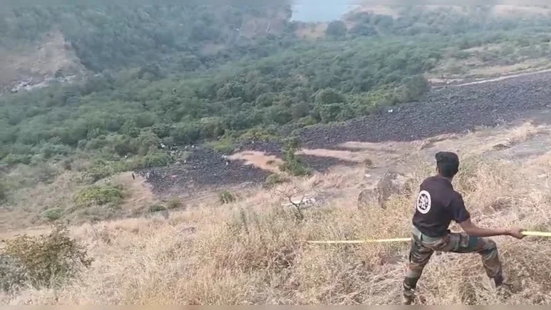 Ô tô lao xuống hẻm núi ở Ấn Độ, 6 người tử vong thương tâm