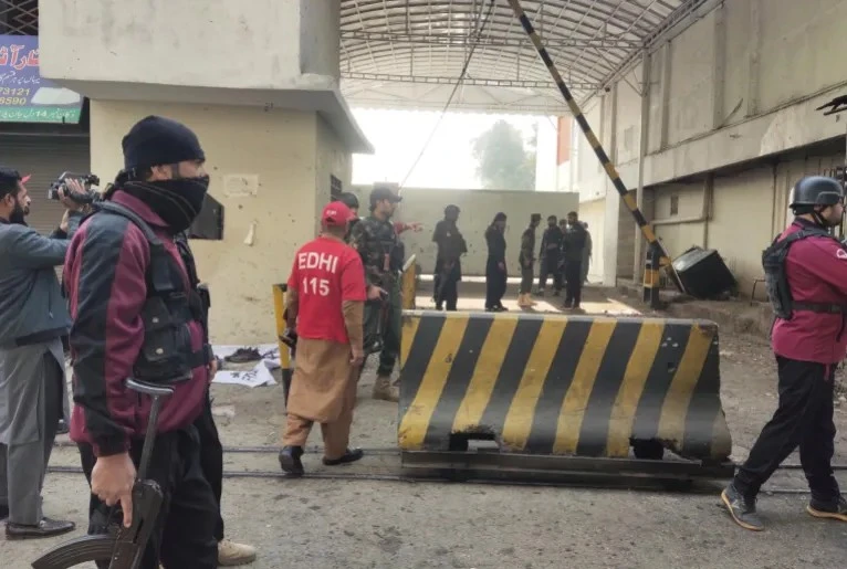 Đánh bom trụ sở cảnh sát ở Pakistan, nhiều người thiệt mạng
