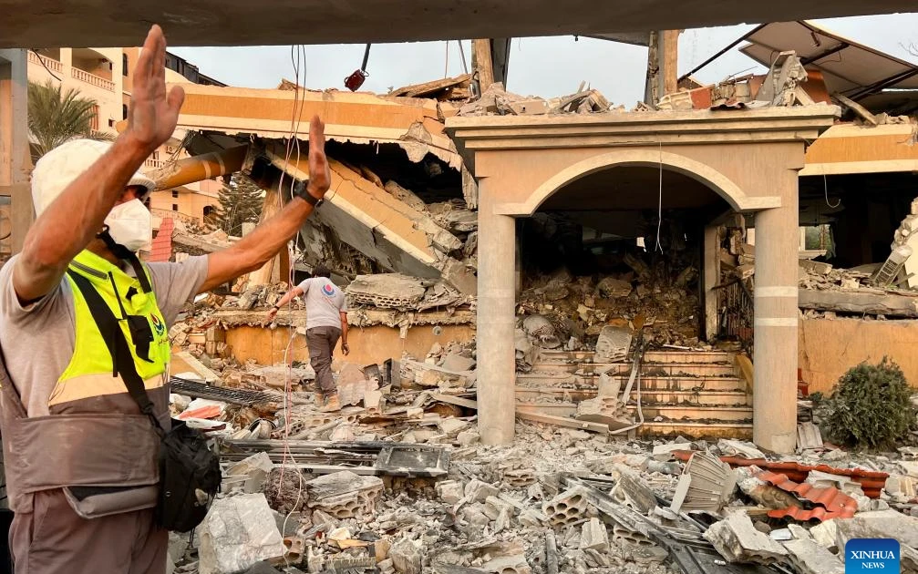 Quân đội Israel tiếp tục không kích Lebanon, 10 người thương vong