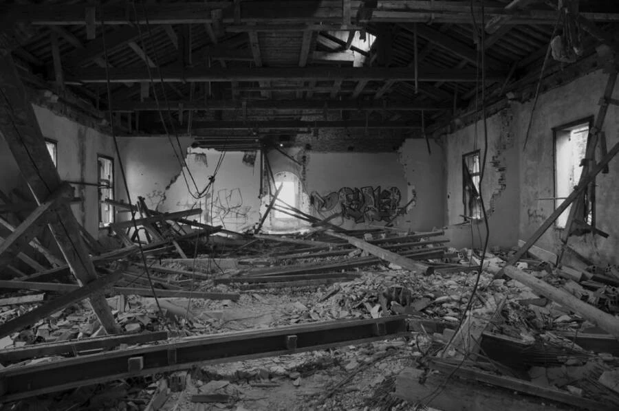 Bên trong bệnh viện tâm thần bỏ hoang trên đảo ở Italy