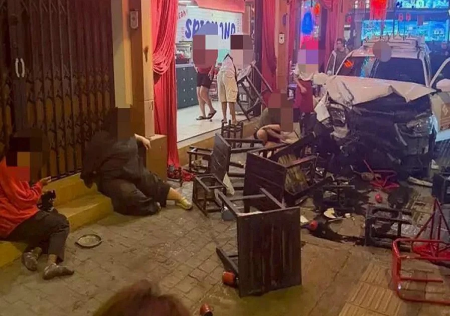 Tài xế say rượu vượt đèn đỏ gây tai nạn, 12 người bị thương