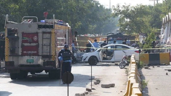 Hiện trường vụ đánh bom liều chết ngoài tòa án ở Pakistan