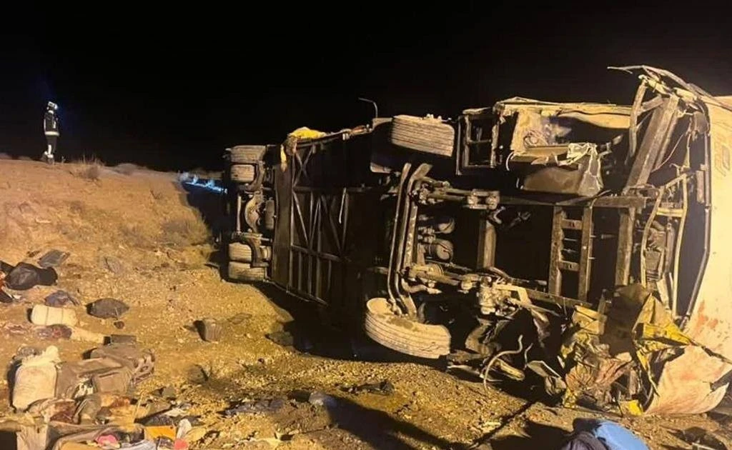 Tai nạn xe buýt trên cao tốc ở Iran, 13 người thiệt mạng