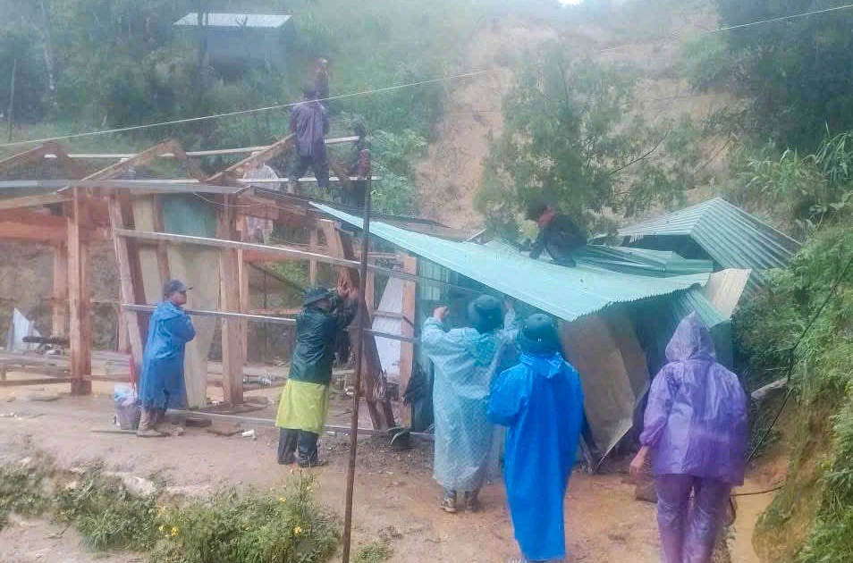 Mưa lũ dữ dội tại Đà Nẵng, gần 400 hộ dân được di dời khẩn cấp