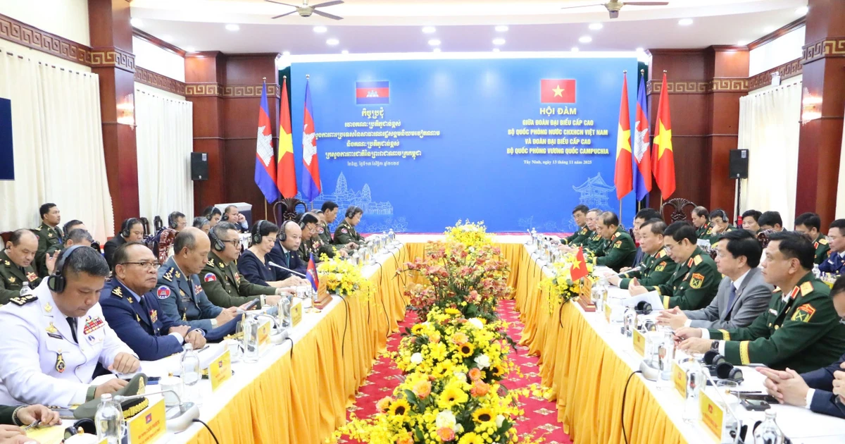 Bộ trưởng Bộ Quốc phòng hai nước Việt Nam - Campuchia hội đàm