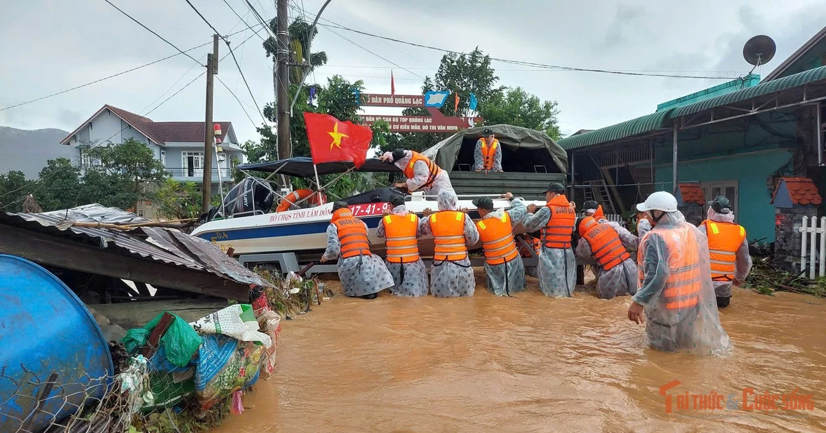Thủ tướng yêu cầu phân phối tiền, hàng cứu trợ nhanh nhất, hiệu quả nhất