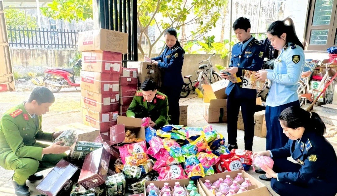 Quảng Trị phát hiện hàng nhập lậu bánh kẹo không rõ nguồn gốc