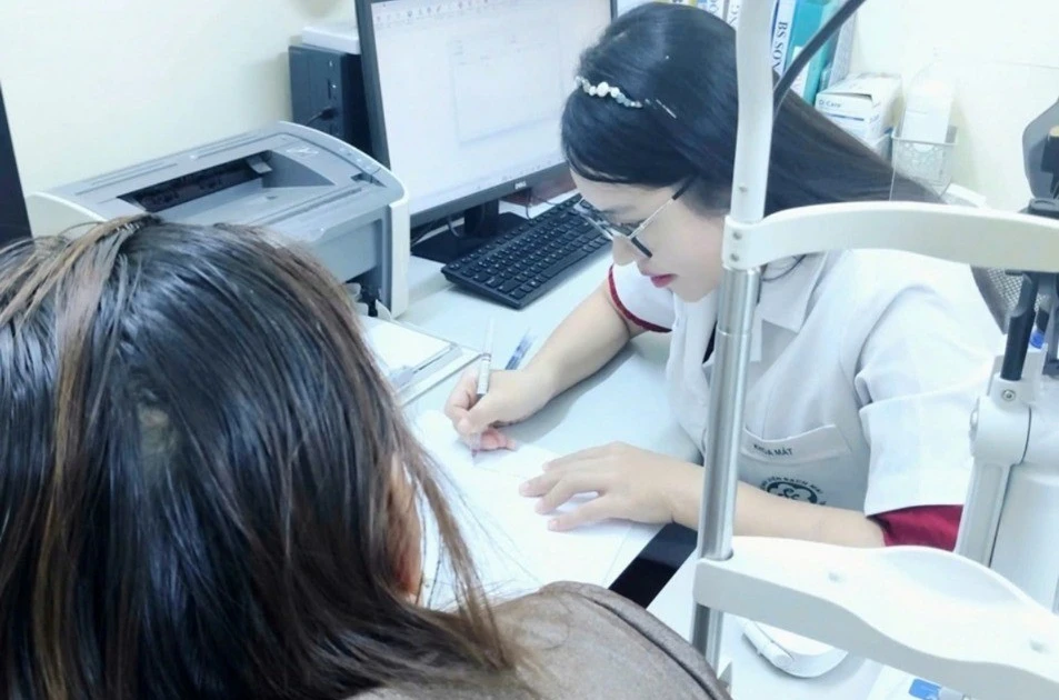 Nhìn mờ, bệnh nhân 44 tuổi phát hiện u tuyến yên khổng lồ