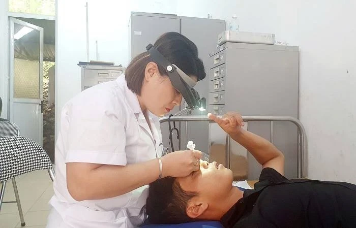 Cách phòng tránh chấn thương mắt trong lao động