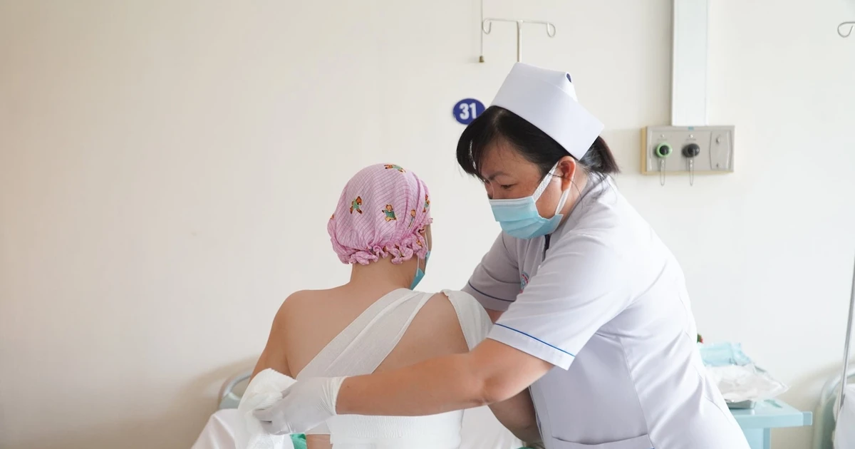 Dùng kỹ thuật mới tái tạo hai bên vú thành công cho bệnh nhân ung thư