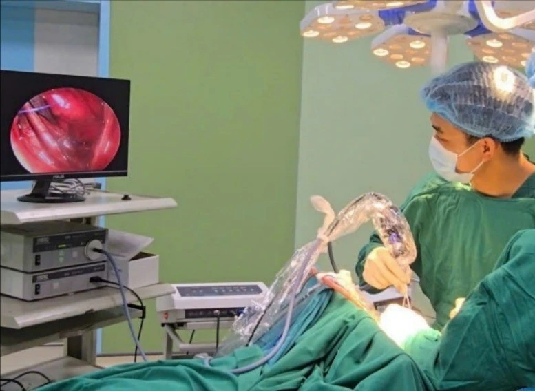 Điều trị máu tụ dưới màng cứng bằng phẫu thuật nội soi hiện đại