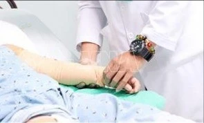 Phẫu thuật thành công giữ lại cánh tay cho bé trai đứt động mạch