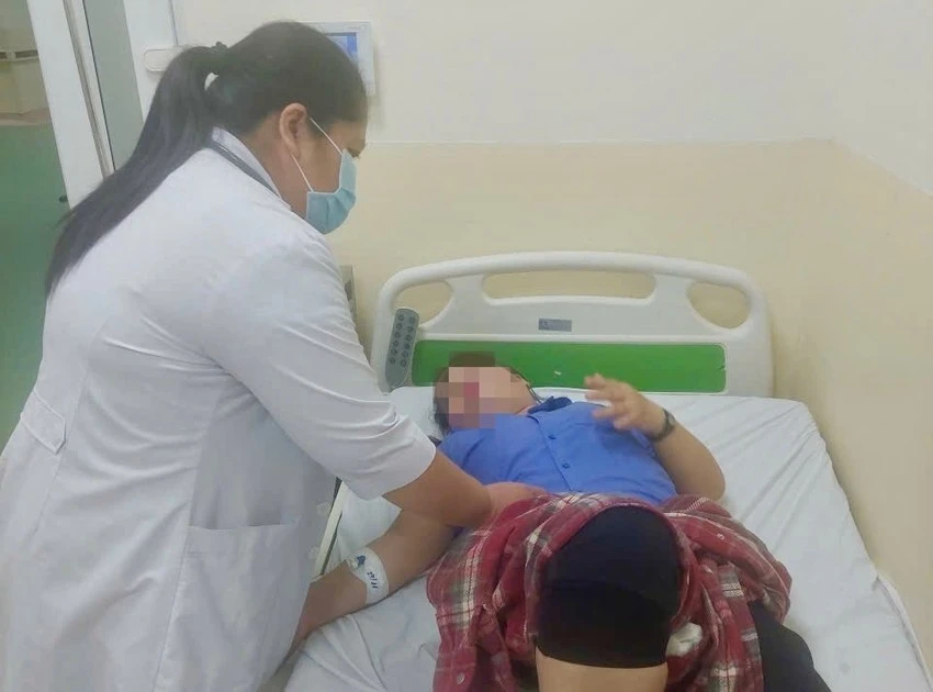 Hàng chục công nhân, học sinh nhập viện sau ăn trưa tại TP HCM