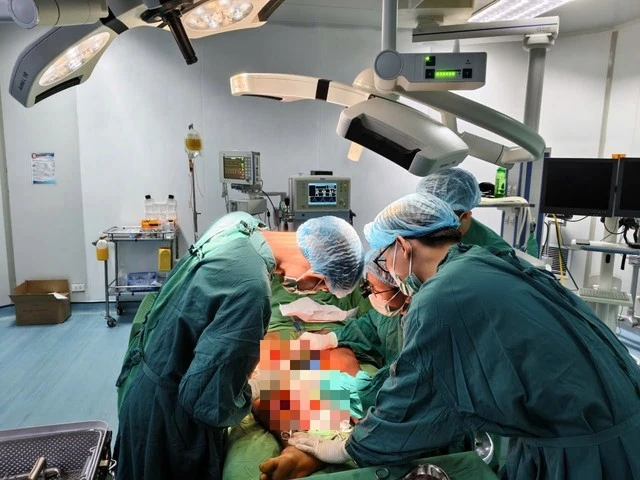 Cứu chân phải của chàng trai bị chấn thương nặng do tai nạn giao thông