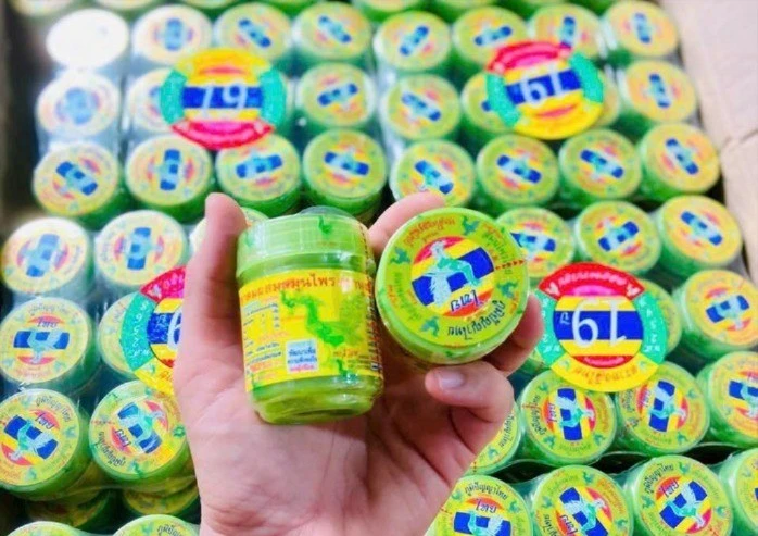 Thái Lan thu hồi hàng trăm ngàn lọ dầu hít thảo dược Hong Thai Formula 2