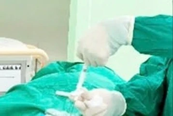 Cụ bà 98 tuổi thoát liệt nhờ phương pháp bơm xi măng sinh học