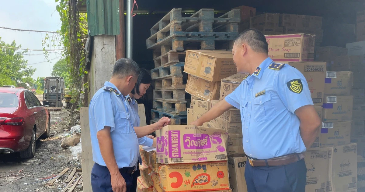 Xử phạt 70 triệu đồng doanh nghiệp nhập lậu thực phẩm ở Long Biên
